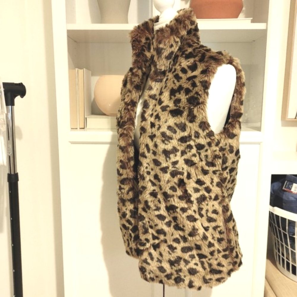 NWT Leopard Faux Fur Vest - Size Small - Picture 2 of 8